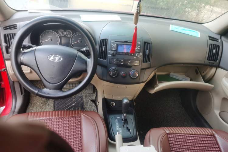 Used Hyundai i30 2009 1.6L Automatic Comfort Edition Center Console