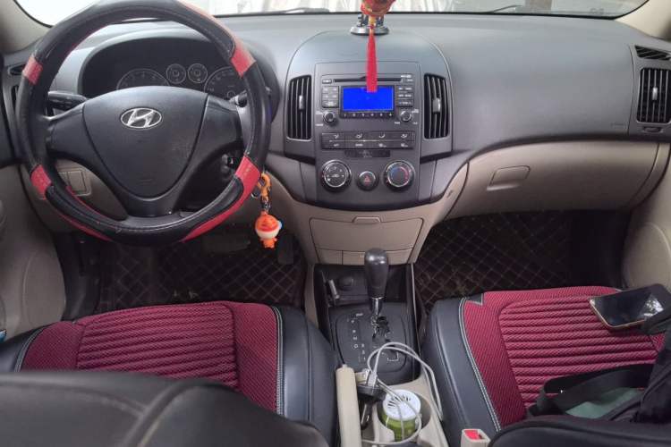 Used Hyundai i30 2009 1.6L Automatic Comfort Edition Center Console