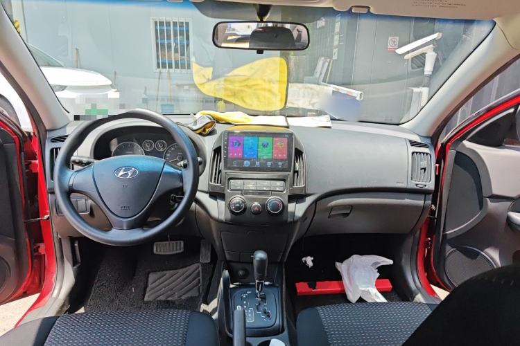 Used Hyundai i30 2009 1.6L Automatic Comfort Edition Center Console