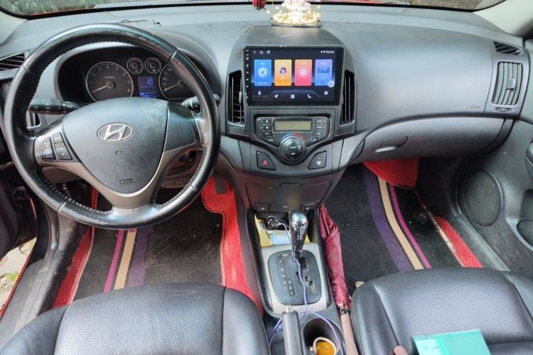 Used Hyundai i30 2009 1.6L Automatic Luxury Model Center Console