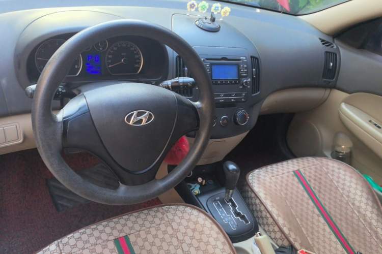Used Hyundai i30 2009 1.6L Automatic Comfort Edition Center Console