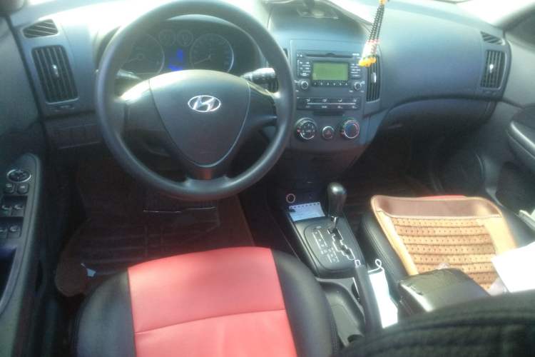 Used Hyundai i30 2009 1.6L Automatic Comfort Edition Center Console
