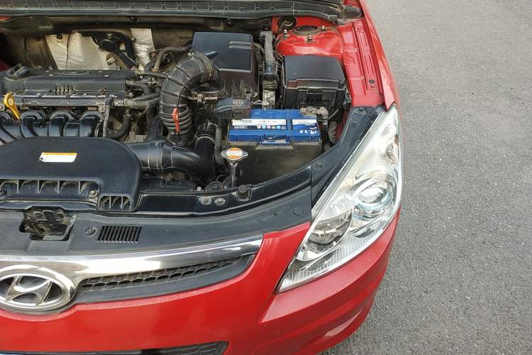 Used Hyundai i30 2009 1.6L Automatic Luxury Model Engine Bay Left