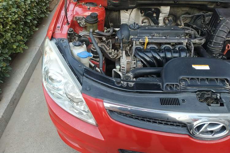 Used Hyundai i30 2009 1.6L Automatic Luxury Model Engine Bay Right