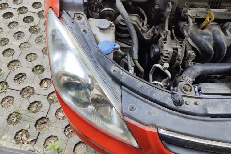 Used Hyundai i30 2009 1.6L Automatic Luxury Model Engine Bay Right