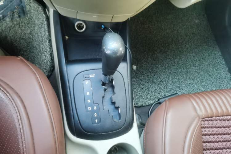 Used Hyundai i30 2009 1.6L Automatic Comfort Edition Gear Lever