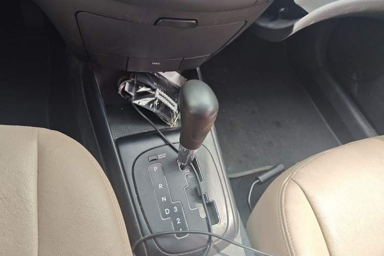 Used Hyundai i30 2009 1.6L Automatic Comfort Edition Gear Lever