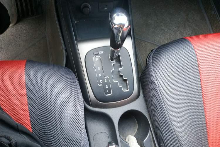 Used Hyundai i30 2009 1.6L Automatic Luxury Model Gear Lever