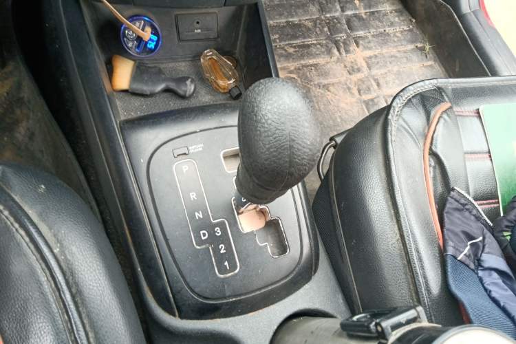 Used Hyundai i30 2009 1.6L Automatic Comfort Edition Gear Lever