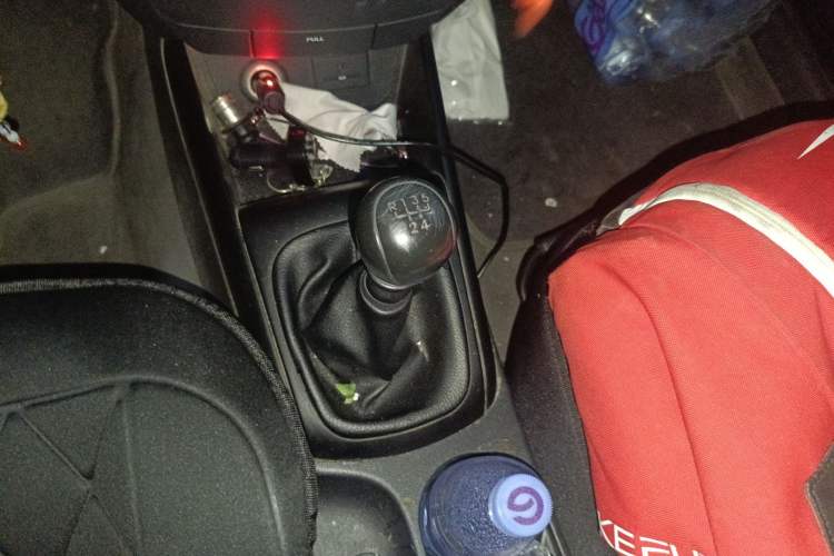 Used Hyundai i30 2009 1.6L Manual Comfort Edition Gear Lever