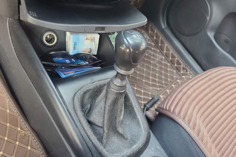 Used Hyundai i30 2009 1.6L Manual Comfort Edition Gear Lever