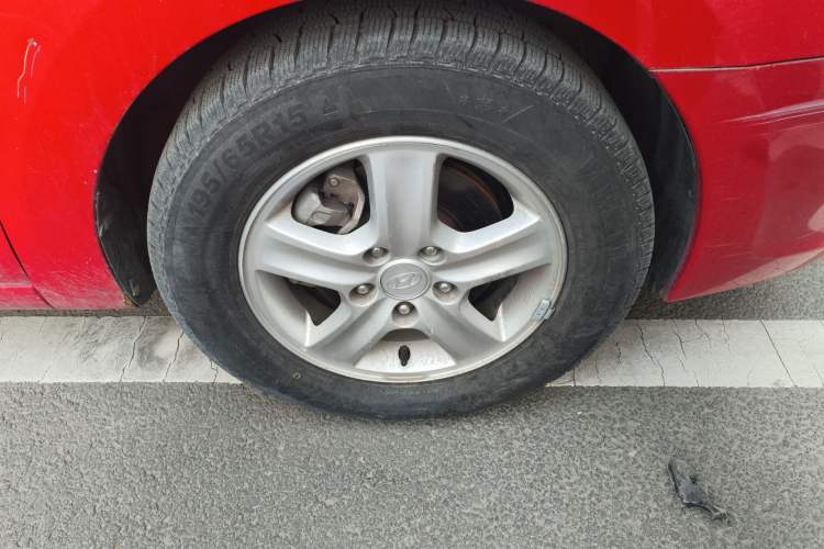 Used Hyundai i30 2009 1.6L Automatic Comfort Edition Right Front Wheel Hub