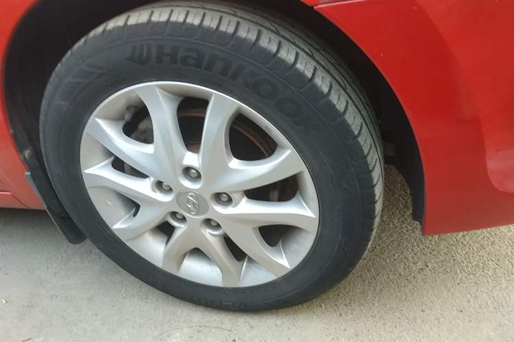 Used Hyundai i30 2009 1.6L Automatic Luxury Model Right Front Wheel Hub