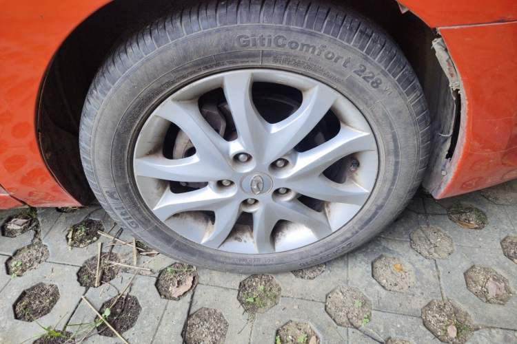 Used Hyundai i30 2009 1.6L Automatic Luxury Model Right Front Wheel Hub