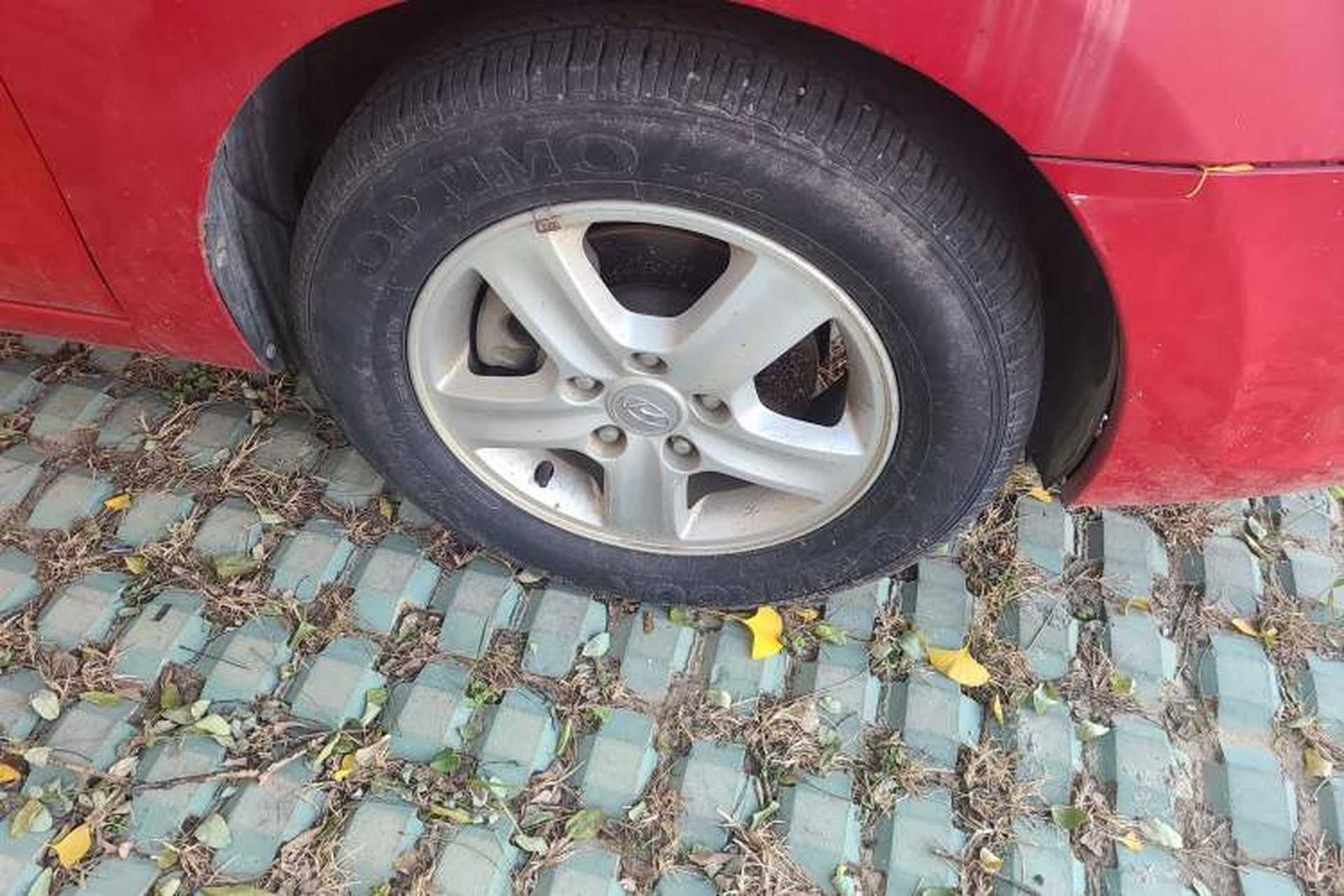 Used Hyundai i30 2009 1.6L Manual Comfort Edition Right Front Wheel Hub