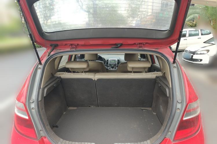 Used Hyundai i30 2009 1.6L Automatic Luxury Model Trunk
