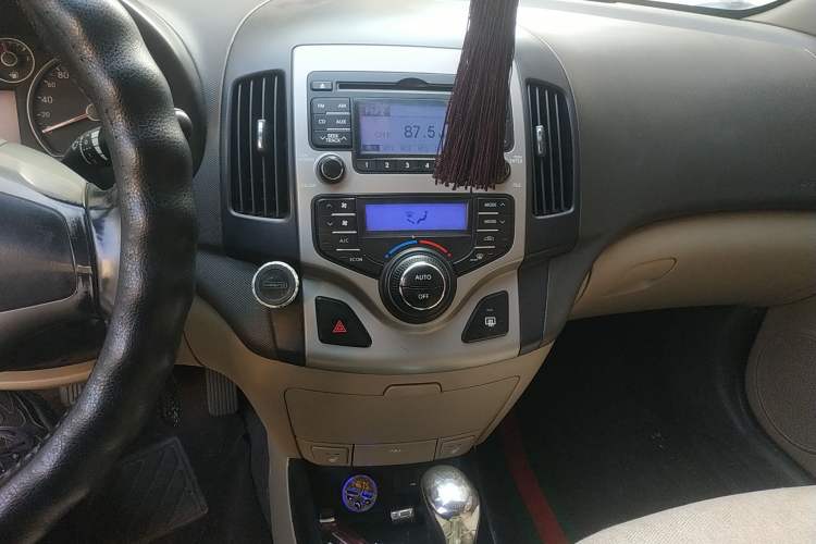 Used Hyundai i30 2009 1.6L Automatic Luxury Model Audio And AC Panel