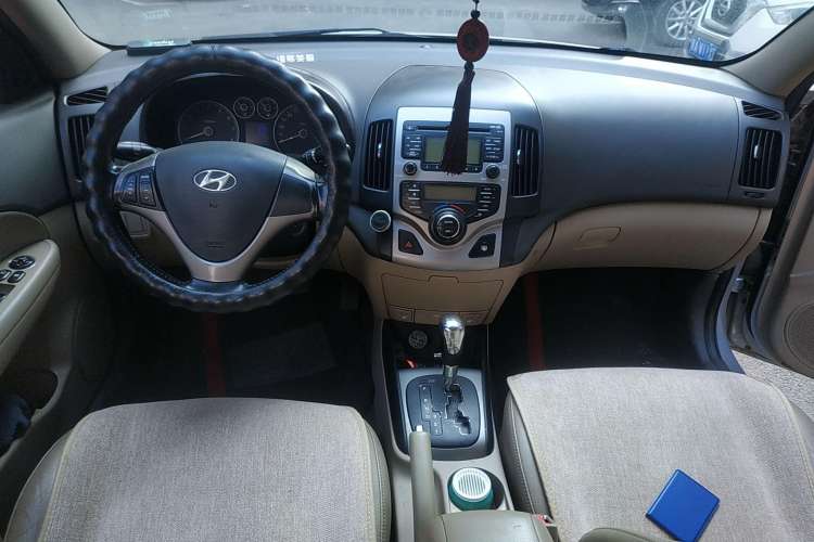 Used Hyundai i30 2009 1.6L Automatic Luxury Model Center Console