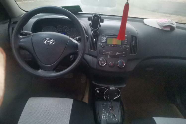 Used Hyundai i30 2009 1.6L Automatic Comfort Edition Center Console