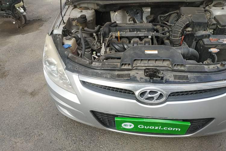 Used Hyundai i30 2009 1.6L Automatic Luxury Model Engine Bay Right