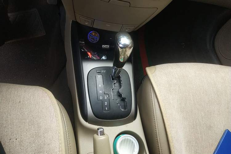 Used Hyundai i30 2009 1.6L Automatic Luxury Model Gear Lever