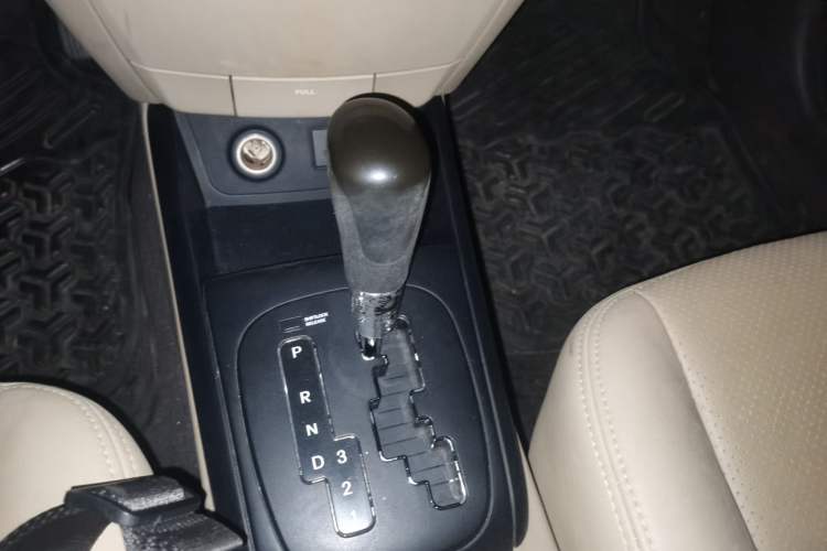 Used Hyundai i30 2009 1.6L Automatic Comfort Edition Gear Lever