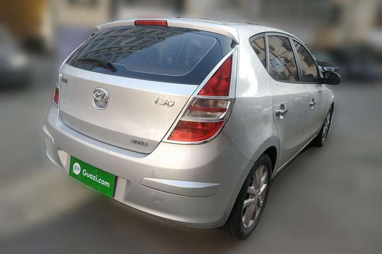 Used Hyundai i30 2009 1.6L Automatic Luxury Model Rear Right 45 Deg