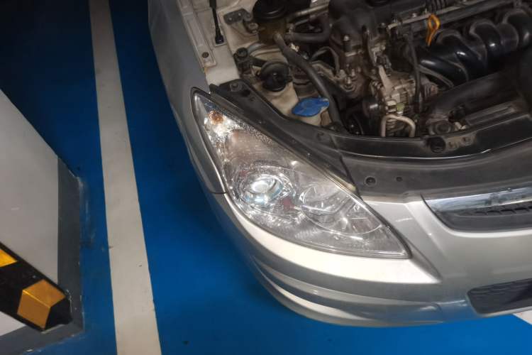 Used Hyundai i30 2009 1.6L Automatic Comfort Edition Right Front Headlight