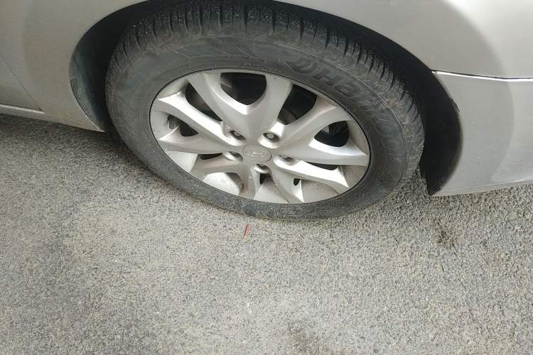 Used Hyundai i30 2009 1.6L Automatic Luxury Model Right Front Wheel Hub
