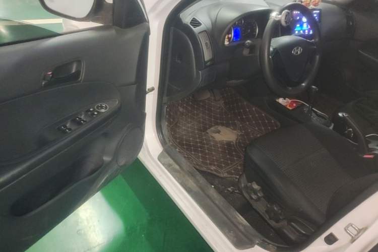Used Hyundai i30 2009 1.6L Automatic Comfort Edition Driver Seat
