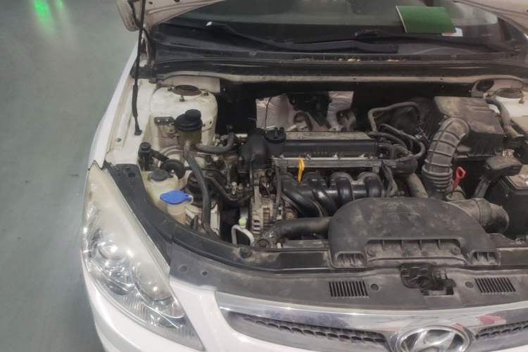 Used Hyundai i30 2009 1.6L Automatic Comfort Edition Engine Bay Right