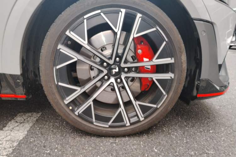 Used Hyundai IONIQ 5 N 2024 Base Model Right Front Wheel Hub