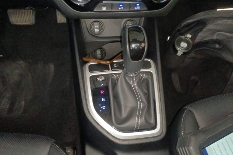 Used Hyundai ix25 2017 1.6L Automatic Smart Version Gear Lever