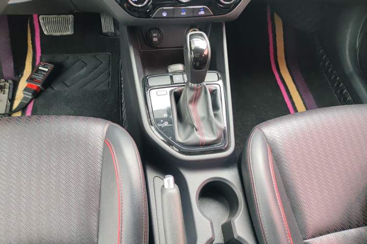 Used Hyundai ix25 2017 1.6L Automatic Smart Version Gear Lever