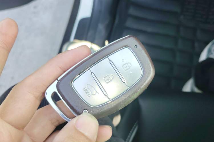 Used Hyundai ix25 2017 1.6L Automatic Smart Version Interior 1
