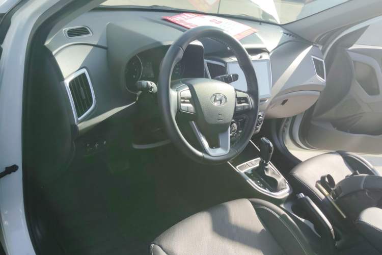 Used Hyundai ix25 2017 1.6L Automatic Smart Version Interior 2