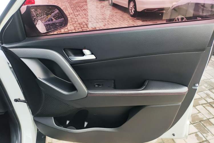 Used Hyundai ix25 2017 1.6L Automatic Smart Version Interior 5