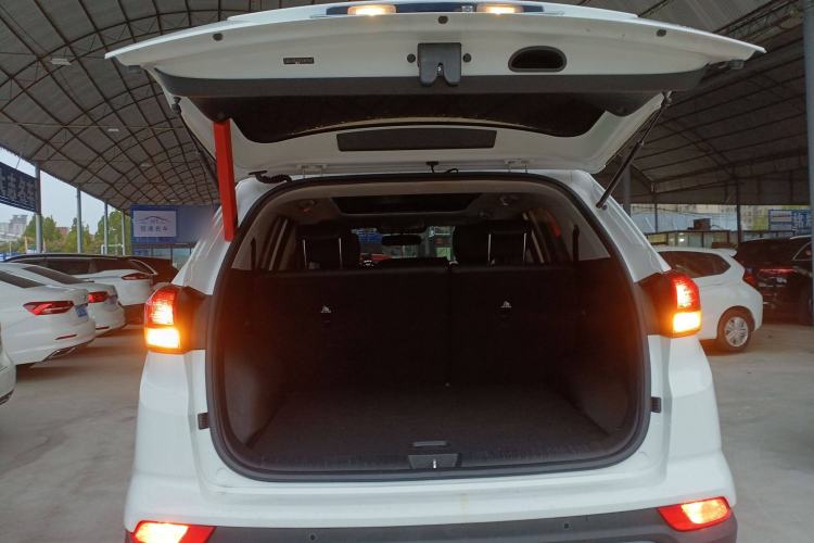 Used Hyundai ix25 2017 1.6L Automatic Smart Version Trunk