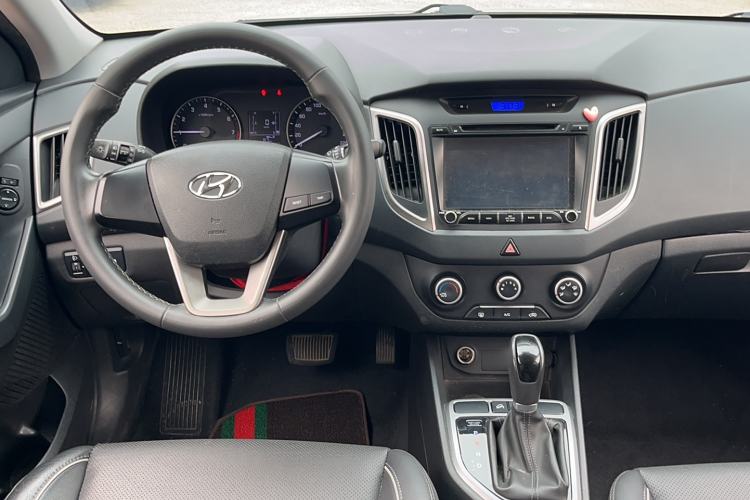 Used Hyundai ix25 2015 1.6L Automatic Two-Wheel Drive Smart GLS Trim Interior 2