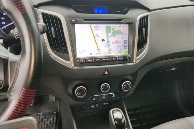 Used Hyundai ix25 2015 1.6L Automatic Two-Wheel Drive Smart GLS Trim Audio And AC Panel