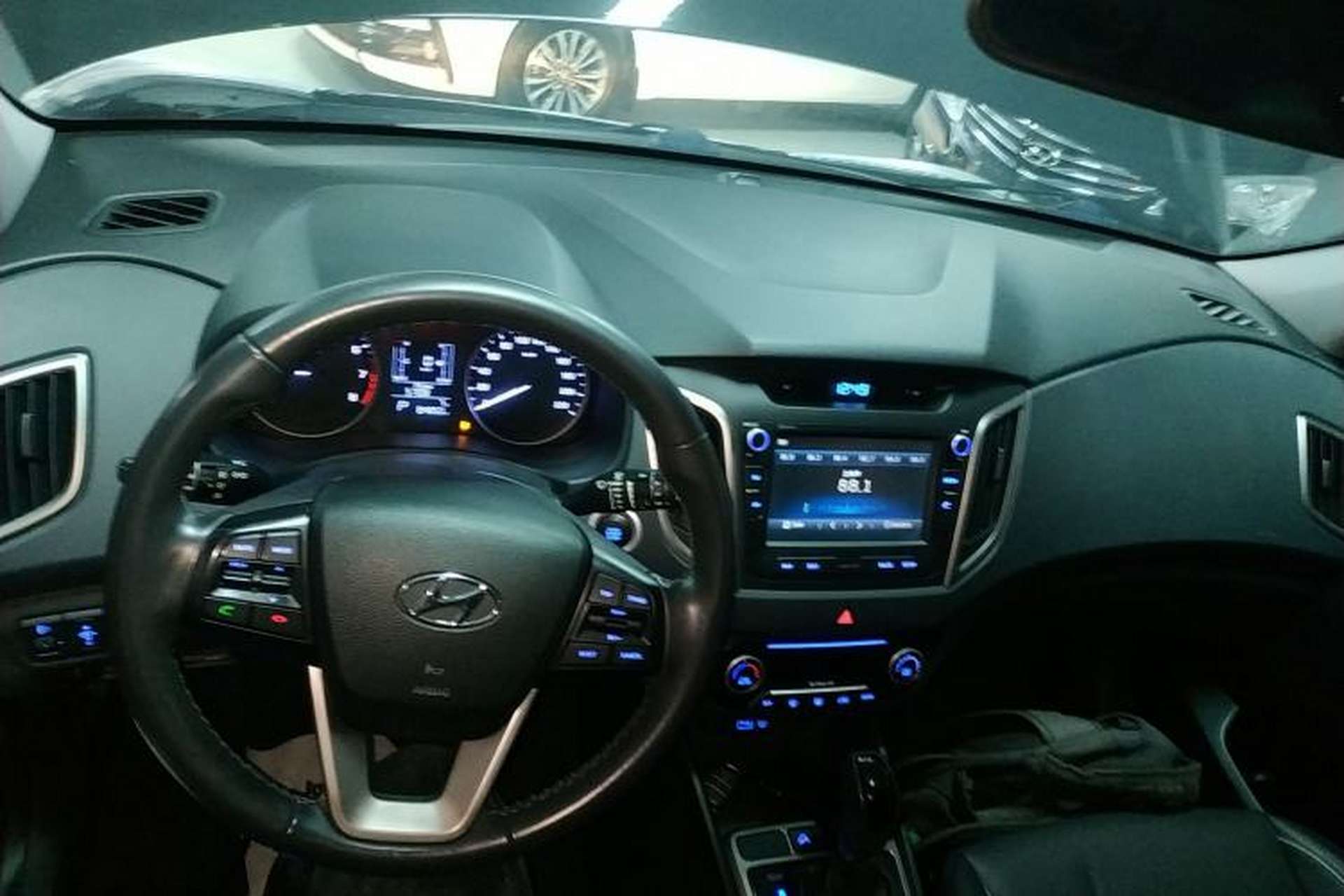 Used Hyundai ix25 2015 1.6L Automatic Two-Wheel-Drive Deluxe DLX Model Center Console