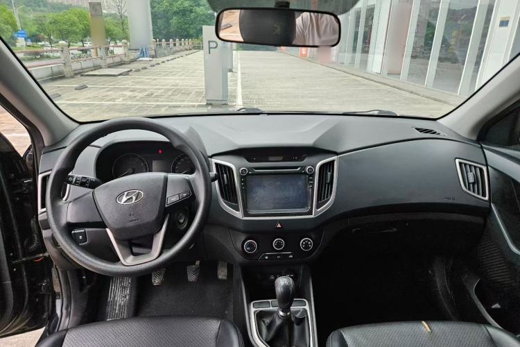 Used Hyundai ix25 2015 1.6L Manual Two-Wheel Drive Fashionable GS Model Center Console