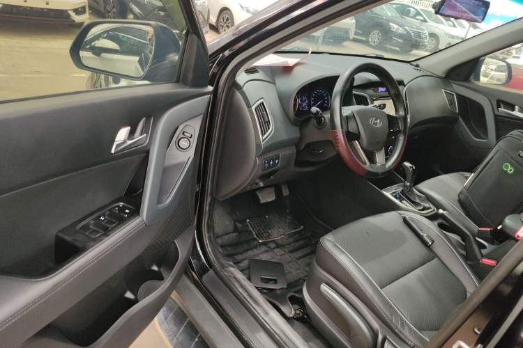 Used Hyundai ix25 2015 1.6L Automatic Two-Wheel Drive Smart GLS Trim Driver Seat