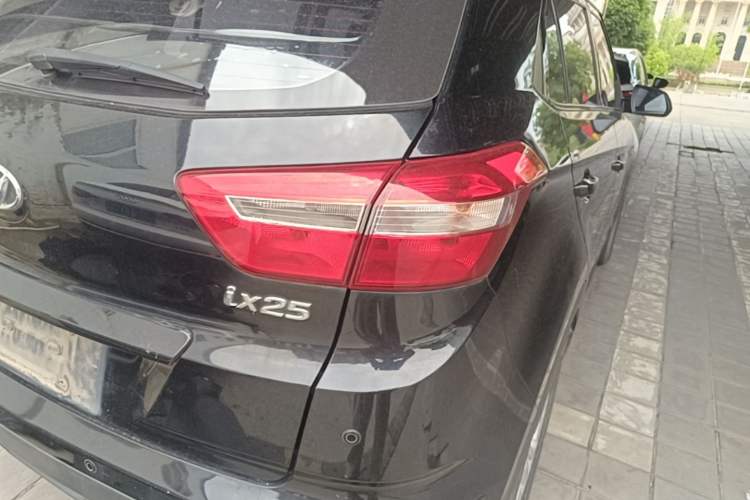 Used Hyundai ix25 2015 1.6L Manual Two-Wheel Drive Fashionable GS Model Exterior 3