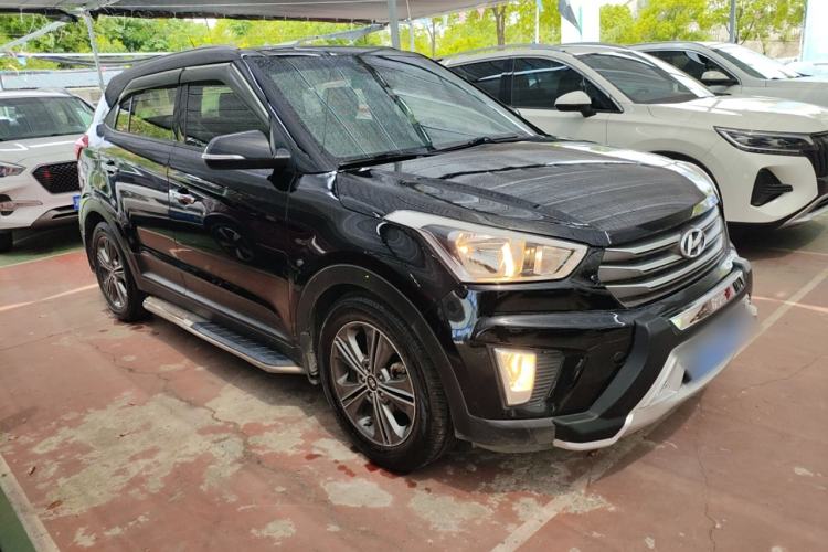 Used Hyundai ix25 2015 1.6L Automatic Two-Wheel Drive Smart GLS Trim Front Right 45 Deg