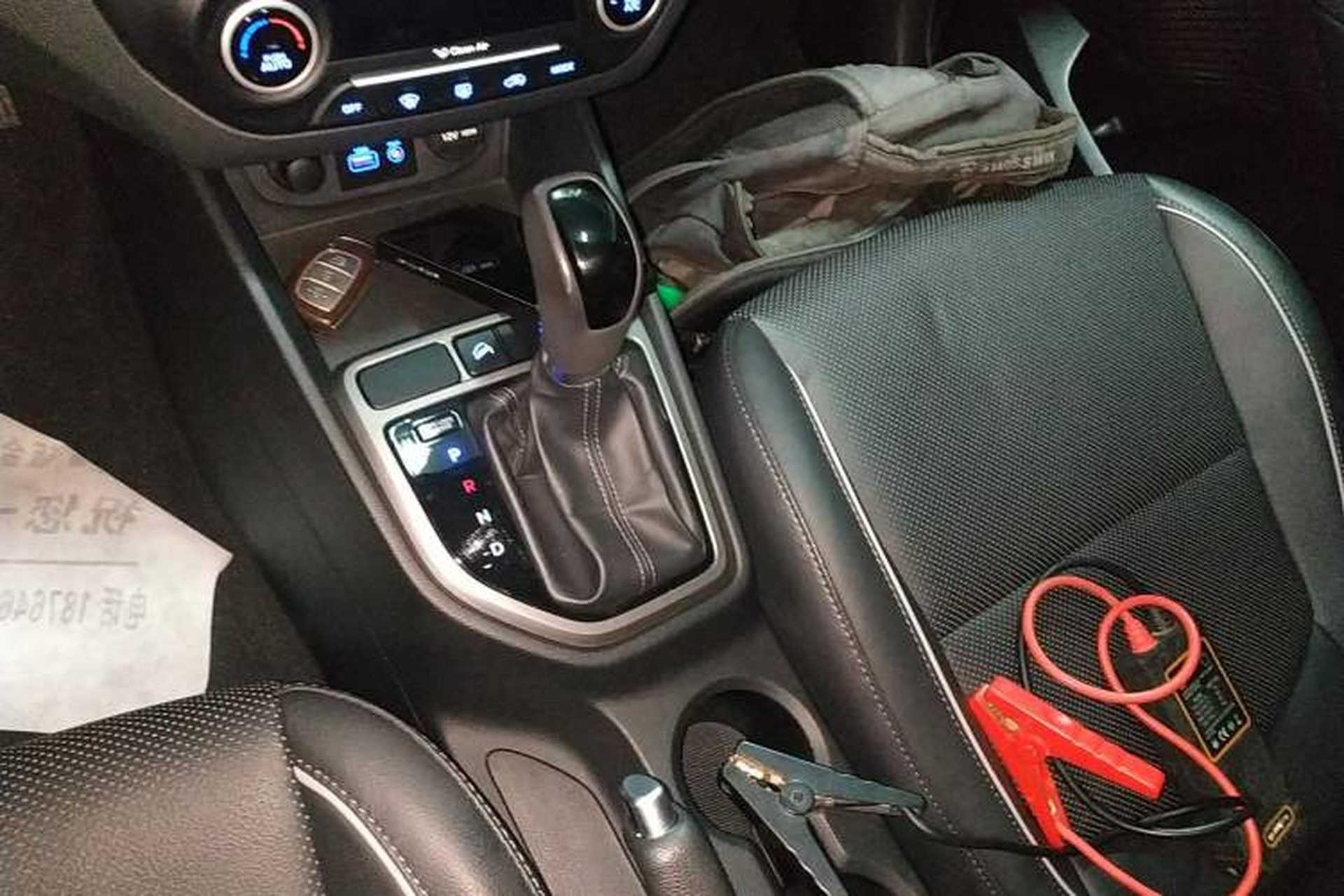 Used Hyundai ix25 2015 1.6L Automatic Two-Wheel-Drive Deluxe DLX Model Gear Lever