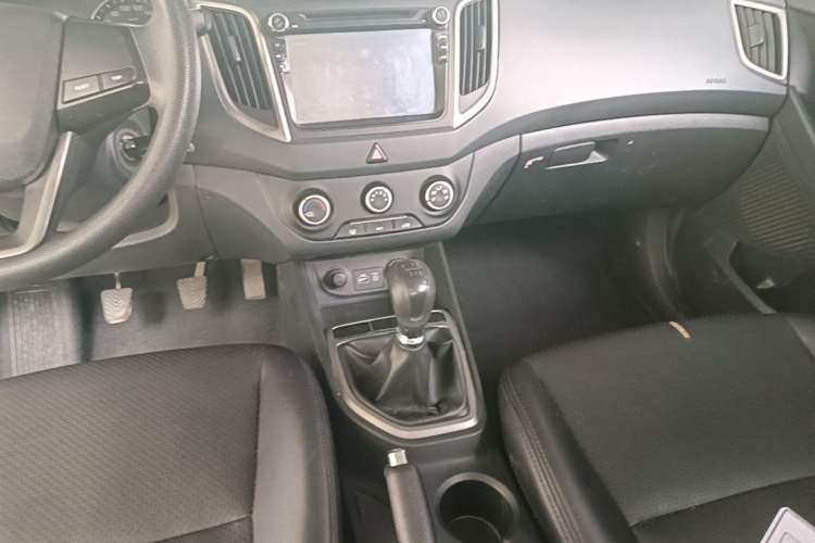 Used Hyundai ix25 2015 1.6L Manual Two-Wheel Drive Fashionable GS Model Gear Lever