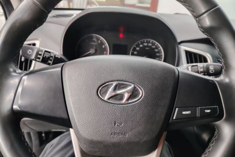 Used Hyundai ix25 2015 1.6L Automatic Two-Wheel Drive Smart GLS Trim Interior 1