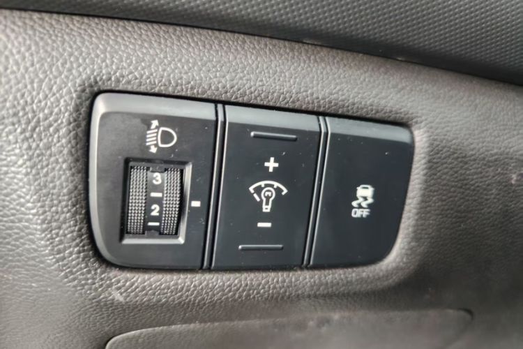 Used Hyundai ix25 2015 1.6L Automatic Two-Wheel Drive Smart GLS Trim Interior 3