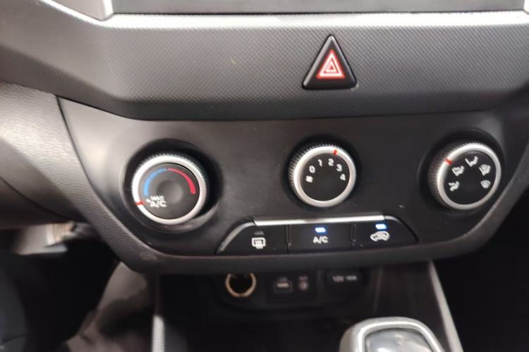 Used Hyundai ix25 2015 1.6L Automatic Two-Wheel Drive Smart GLS Trim Interior 5